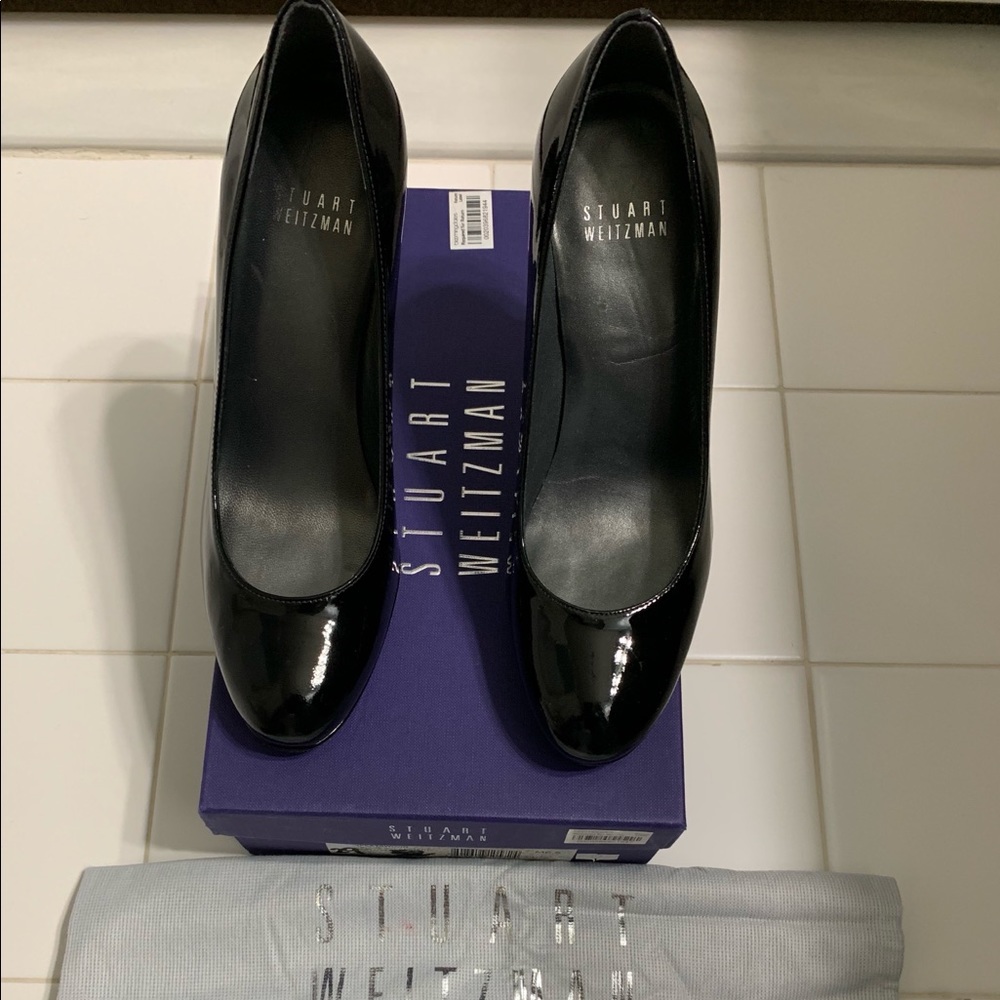 Stuart Weitzman Black Patent Leather pumps